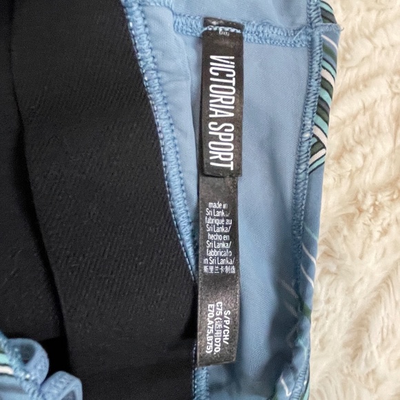 Victoria's Secret VSX Wireless Strappy Back Sports Bra Size Small Green Geo - Picture 5 of 5